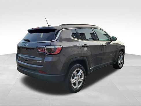 Used 2024 Jeep Compass Latitude AWD/4WD image 4