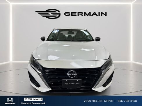 Used 2024 Nissan Altima 2.5 SV AWD/4WD image 3