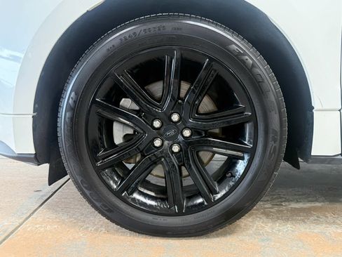 Used 2022 Ford Edge ST-Line w/ Class II Trailer Tow Package image 8