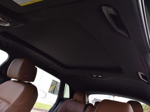 Used 2022 Audi e-tron Premium image 74