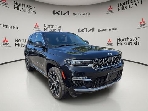 Used 2023 Jeep Grand Cherokee Summit AWD/4WD image 10