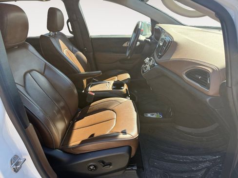 Used 2019 Chrysler Pacifica Limited FWD image 15