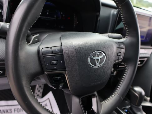 Used 2025 Toyota Camry SE FWD image 23
