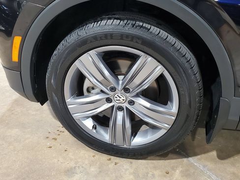 Used 2020 Volkswagen Tiguan SEL FWD image 35