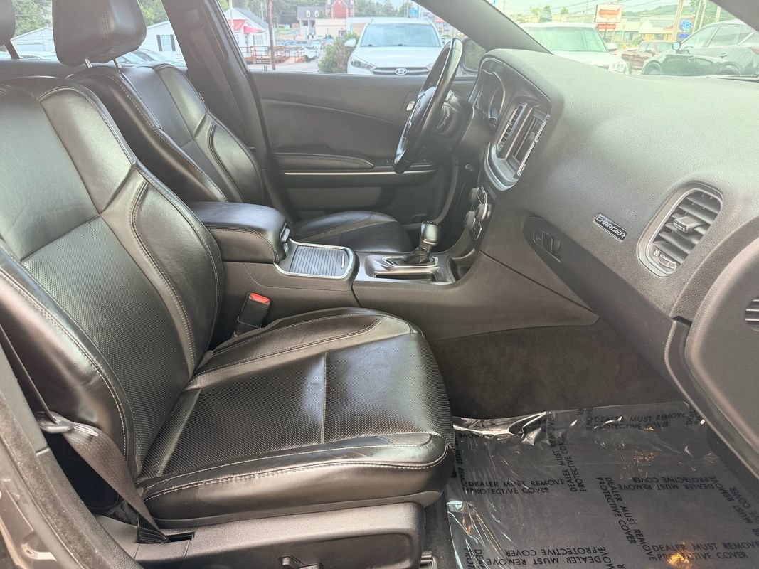 Used 2021 Dodge Charger SXT w/ Leather Interior Group RWD image 16