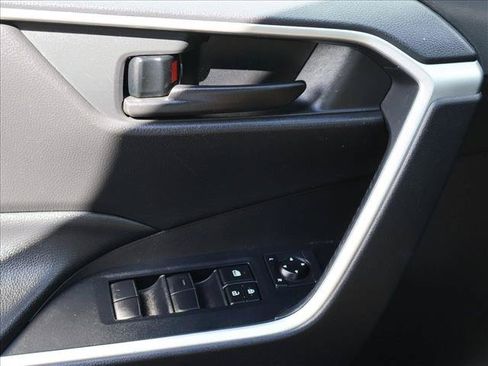 Used 2020 Toyota RAV4 LE w/ Carpet Mat Package AWD/4WD image 12
