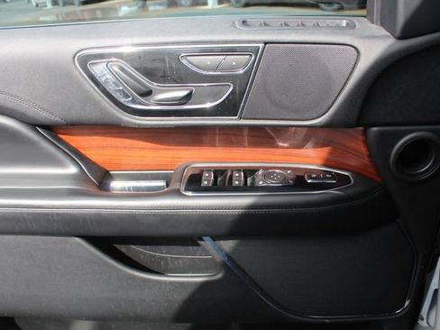 Used 2020 Lincoln Navigator 2WD image 39