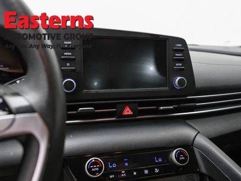Used 2021 Hyundai Elantra SEL FWD image 19