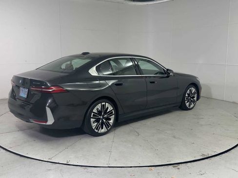 Certified 2026 BMW i5 eDrive40 AWD/4WD image 2