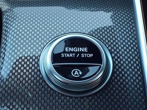 Used 2024 Mercedes-Benz GLC 43 AMG 4MATIC image 25