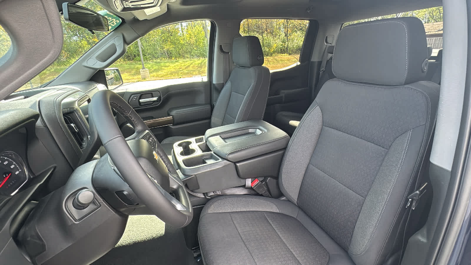 Used 2022 Chevrolet Silverado 1500 LT AWD/4WD image 8