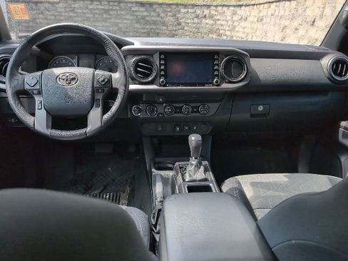 Used 2020 Toyota Tacoma TRD Off-Road AWD/4WD image 22