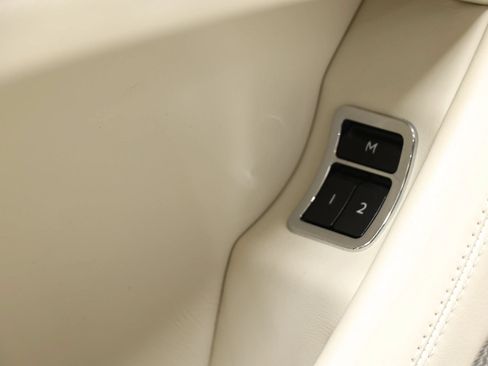 Used 2017 Bentley Bentayga AWD/4WD image 54