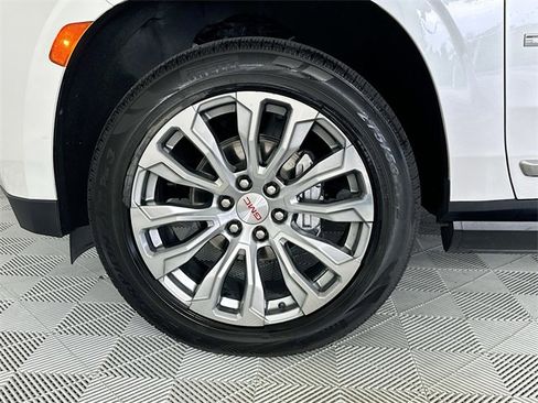 Used 2023 GMC Yukon XL Denali image 33