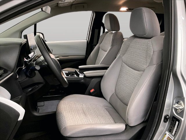 Used 2025 Toyota Sienna LE FWD image 24