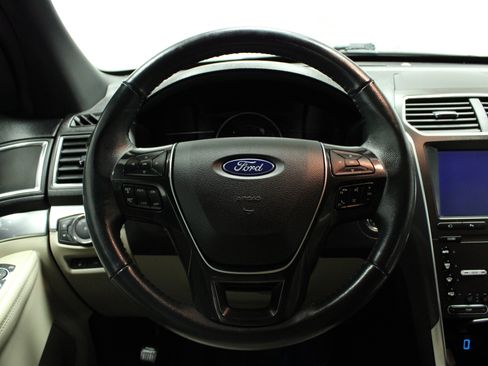 Used 2019 Ford Explorer Limited w/ Class III Trailer Tow Package image 21