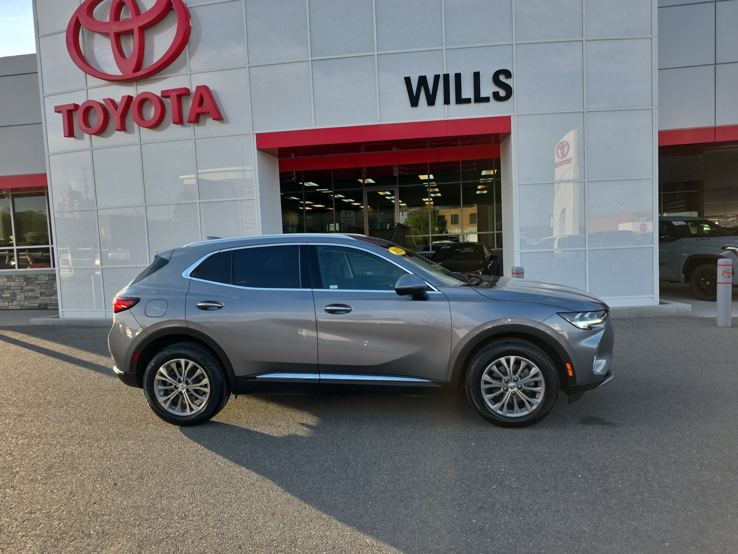 Used 2022 Buick Envision Preferred AWD/4WD image 1