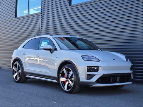 New 2026 Porsche Macan Turbo Electric image 9