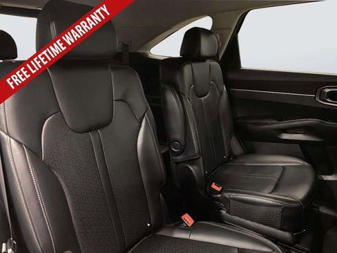 Used 2022 Kia Sorento S FWD image 32