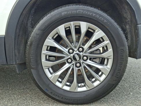 Used 2024 Cadillac XT4 Premium Luxury image 8