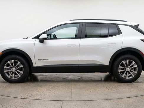 Used 2025 Chevrolet Equinox LT FWD image 5