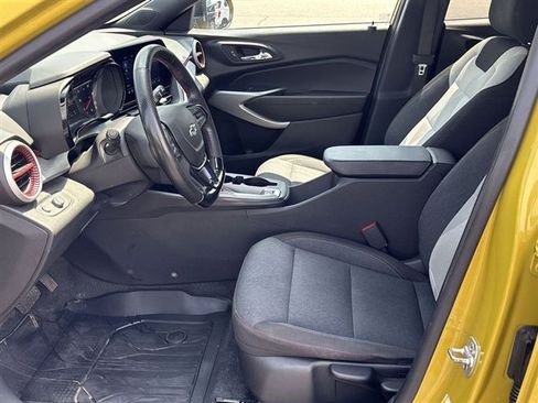 Used 2024 Chevrolet Trax RS w/ Driver Confidence Package FWD image 17