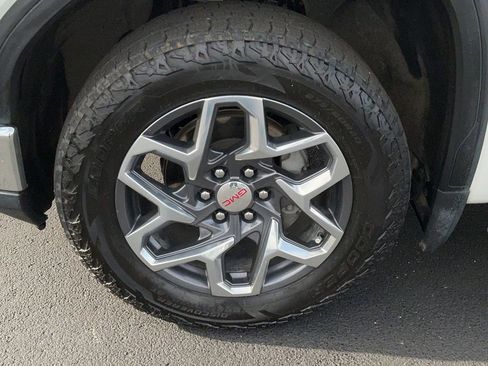 Used 2022 GMC Sierra 1500 SLT w/ SLT Convenience Package image 11