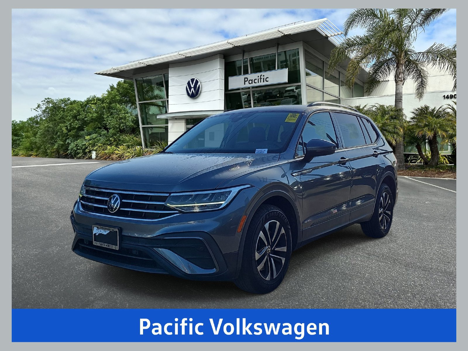 Used 2023 Volkswagen Tiguan S w/ Driver Assistance Package FWD image 1