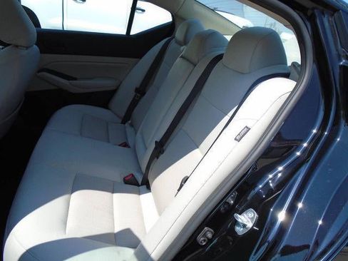 Used 2025 Nissan Altima 2.5 SV FWD image 18
