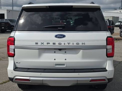 Used 2024 Ford Expedition XLT RWD image 4