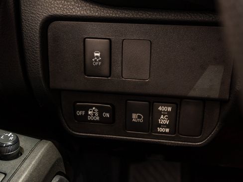 Used 2020 Toyota Tacoma TRD Sport w/ Technology Package AWD/4WD image 28