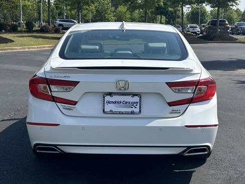 Used 2018 Honda Accord Touring image 8