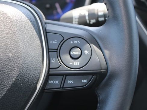 Used 2022 Toyota Corolla Cross XLE w/ Convenience Package FWD image 17