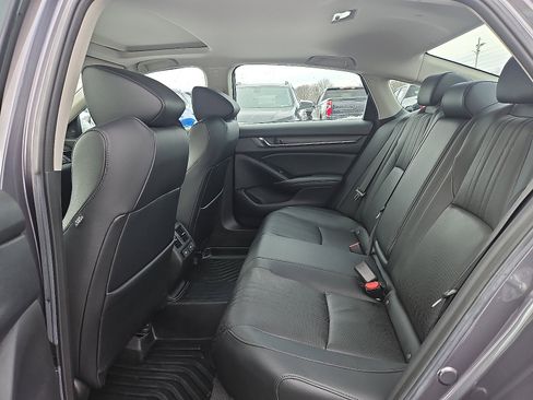 Used 2021 Honda Accord Touring image 10