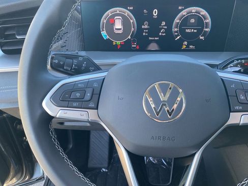 New 2026 Volkswagen Tiguan SE FWD image 20