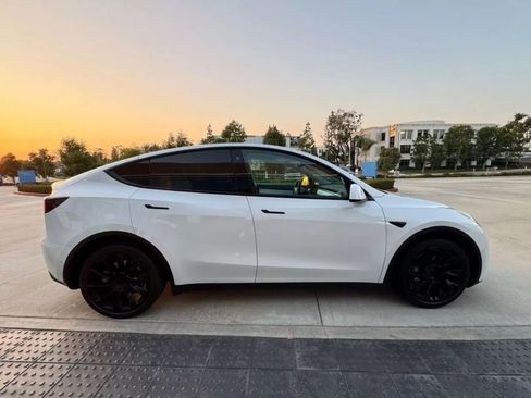 Used 2023 Tesla Model Y Long Range AWD/4WD image 8