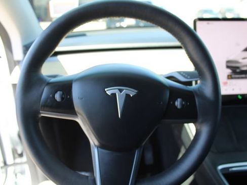 Used 2023 Tesla Model Y Long Range AWD/4WD image 15
