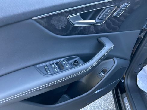 Used 2023 Audi Q8 Prestige image 32