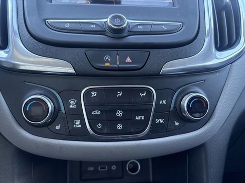 Used 2023 Chevrolet Equinox LT w/ Driver Convenience Package image 28