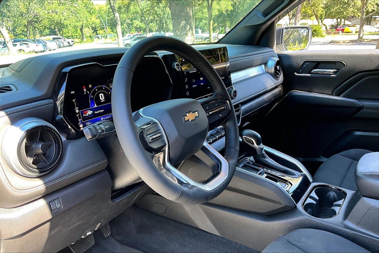 Used 2023 Chevrolet Colorado LT RWD image 14