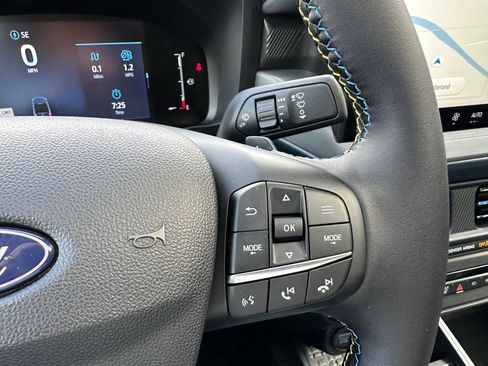 New 2025 Ford Maverick Lobo image 30