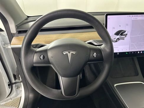 Used 2021 Tesla Model Y Long Range image 14