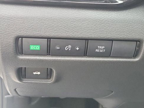 Certified 2025 Nissan Sentra SR image 30