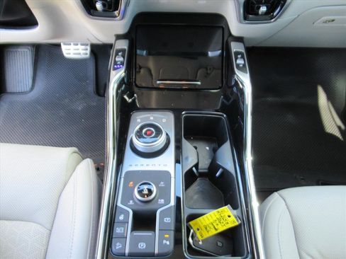 Used 2023 Kia Sorento SX Prestige image 21