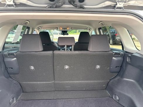 Used 2019 Toyota RAV4 LE FWD image 22
