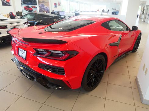 Used 2024 Chevrolet Corvette Z06 RWD image 7