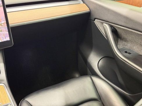 Used 2021 Tesla Model Y Long Range image 13