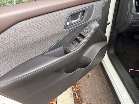 Certified 2022 Nissan Rogue SV image 11