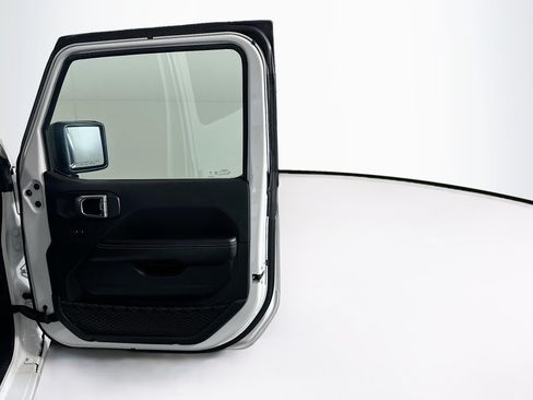 Used 2024 Jeep Wrangler Unlimited Sahara AWD/4WD image 31