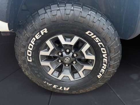Used 2016 Toyota Tacoma TRD Off-Road w/ Towing Package AWD/4WD image 13